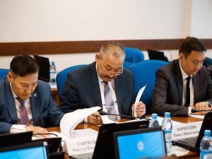 Айсен Николаев провел первое заседание Совета по развитию языков в РС (Я)