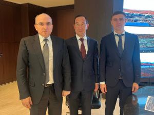 Айсен Николаев обсудил с Альбертом Авдоляном и Александром Исаевым дальнейшие планы сотрудничества республики с компанией «ЭЛСИ»