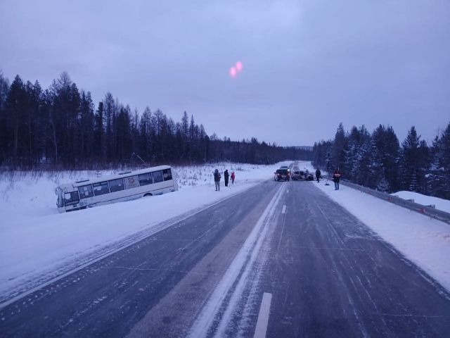 В Якутии произошло жесткое ДТП с участием автобуса