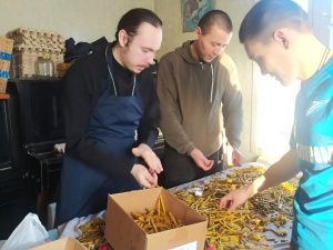 Народная инициатива. Окопные свечи - из церковных