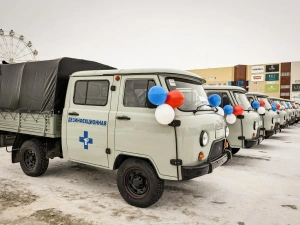 В Якутии районным управлениям ветеринарии вручили ключи от 22-х новых спецавтомашин