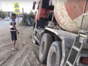 В Якутске водителя, слившего цемент в озеро, оштрафовали на 4500 рублей