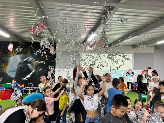 В Якутске провели ежегодную предновогоднюю акцию «Новогоднее чудо» для детей из многодетных семей