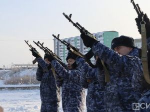 Якутяне возложили цветы к мемориальной плите «Город-герой Сталинград»