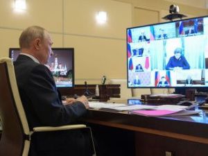 Активно прививаться и поддержать бизнес. О чем еще говорили на совещании у Путина