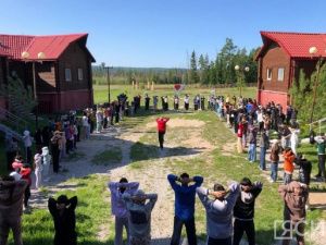 Объясняем, как отправить ребёнка в летние стационарные лагеря Якутии
