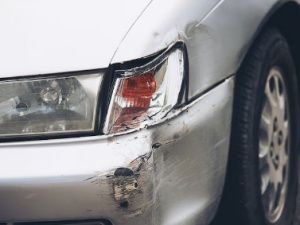 В Якутске женщина повредила чужую машину, перепутав с автомобилем своего недруга