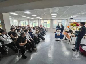 Спасатели Якутского ВГСО научили школьников Мирнинского района оказывать первую помощь