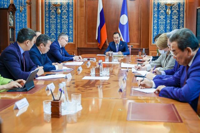 Айсен Николаев поручил проверить колл-центры и МФЦ, которые оказывают консультации военнослужащим и их семьям