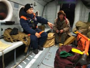 Пропавший в Якутии охотник обнаружен. Спасатели пробиваются к пожилому человеку через густой лес