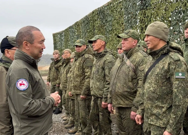 Ил Дархан в зоне СВО передал бойцам из Якутии технику и оборудование