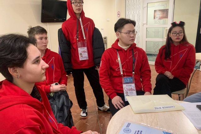 Школьники из Якутии принимают участие в съезде «Движения первых» в Москве