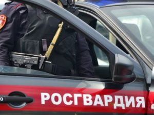 Уроженец Нюрбы подозревается в краже сумочку на пляже и похищении смартфона