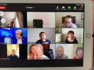 Айсен Николаев сказал журналистам, что сейчас работает по 20 часов