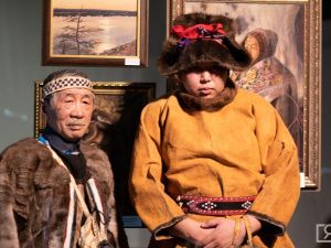 Связь с Севером и Арктикой: Екатерина Суржанинова представила пейзажи, портреты и графику