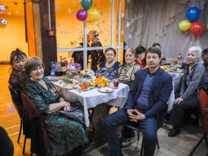 В социальной столовой Якутска поздравили ветеранов