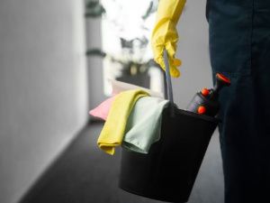 В Якутске уборщик украл серебряный перстень из кабинета