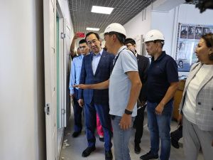 Айсен Николаев поручил увеличить количество строителей для завершения капремонта школы №1 в Верхневилюйске