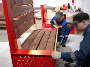 В преддверии 80-летия Победы в Великой Отечественной войне на площади Победы г. Якутска установлены малые архитектурные формы, изготовленные осужденными