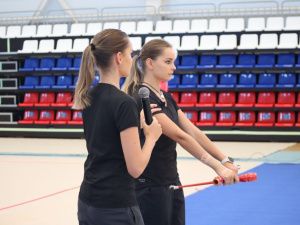 Многократные чемпионки мира Дина и Арина Аверины провели мастер-класс для юных гимнасток Якутии