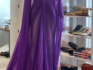 В чем встречать Новый 2024 год Дракона: цвета, тренды, аксессуары