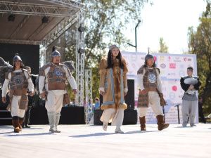 В Нюрбе состоялось официальное открытие II Республиканского молодежного фестиваля «Түмэр түгэн»