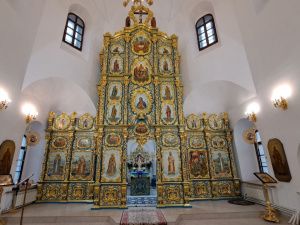 В Якутске освятили храм, в котором сохранился уникальный дореволюционный иконостас