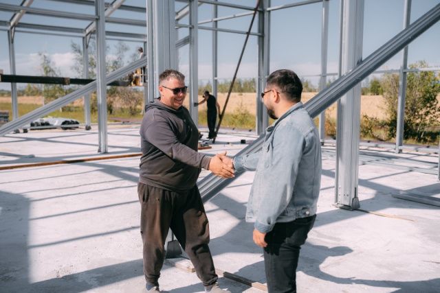 Евгений Григорьев посетил крестьянское хозяйство в селе Маган и проверил строительство овощехранилища