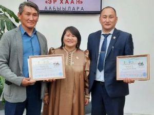 Семья Деллоховых из Чурапчинского улуса - обладатель Гран-при I Республиканского семейного конкурса чтецов-мужчин "Эр Хаан"