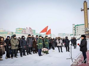 В Якутске состоялась церемония возложения цветов, посвященная 80-летию освобождения блокады Ленинграда