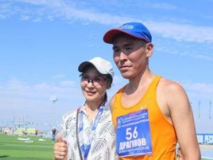 Жара: Лидера унесли на носилках и дисквалифицировали!