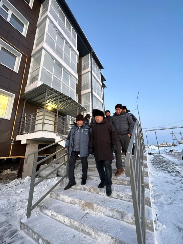 В Хангаласском районе строится 9 домов для переселенцев из аварийного жилья