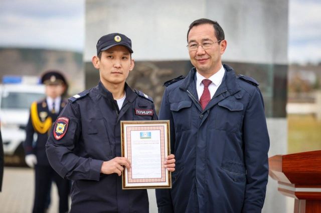 Айсен Николаев поздравил полицейских Якутии со 100-летием патрульно-постовой службы органов внутренних дел РФ