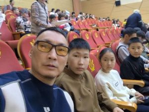 В Якутске подарили детям участников СВО волшебную сказку-спектакль