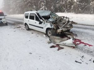 В Ленске при столкновении "Лады" с большегрузом пострадала женщина