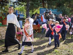 Учеников и студентов Высшей школы музыки поздравили в День знаний