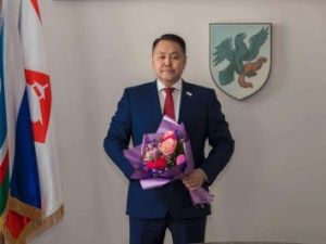 Альберт Семенов поздравляет с Днем матери