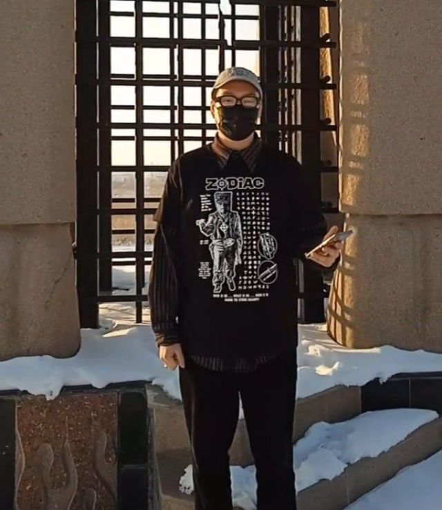 Суд в Алматы оставил под экстрадиционным арестом якутского музыканта Айхала Аммосова (Игоря Иванова). В РФ, по данным «Соты», против него заведено новое уголовное дело – о призывах к терроризму