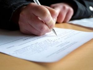 В Якутии женщина сломала ребра сыну, а ее сожитель дал ложные показания