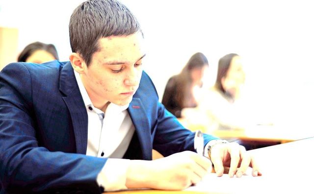 Выпускникам школ Якутии перечислили единовременную выплату