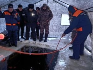 Тело мужчины подняли из проруби водолазы Службы спасения Якутии