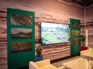 Фоторепортаж с первого дня ВЭФ-2023: улица Дальнего Востока и культурная программа