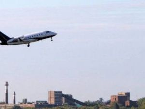 Самолет с Навальным на борту приземлился в Германии