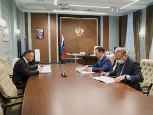 Глава Якутии провел рабочую встречу с министром строительства и жилищно-коммунального хозяйства РФ