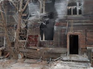 Пострадавшим от пожара в доме по ул. Дежнева оказывают помощь