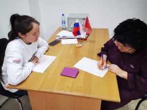 Народный депутат Якутии Елена Голомарева поставила подпись в поддержку Владимира Путина