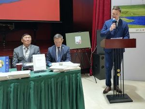 В Пекине состоялась презентация перевода на китайский язык новой книги Николая Лугинова «Время перемен»