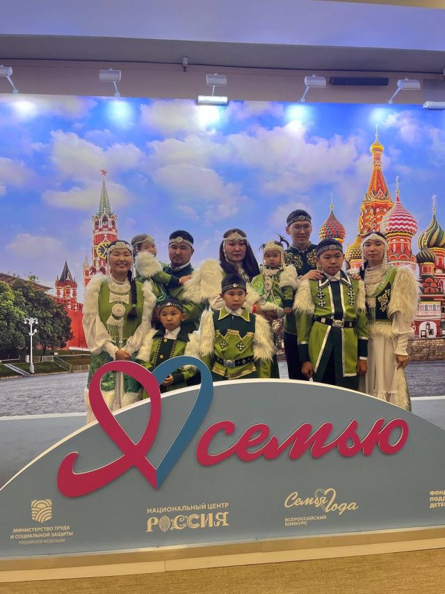 Многодетная семья Никаноровых из Якутии стала победителем Всероссийского конкурса «Семья года» в номинации «Молодая семья»