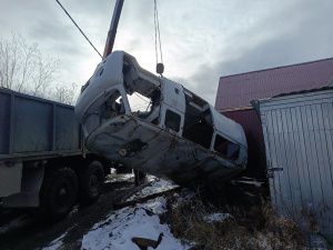 Поселок Сангар очистили от бесхозных кузовов автомобилей по акции «Чистый поселок!»