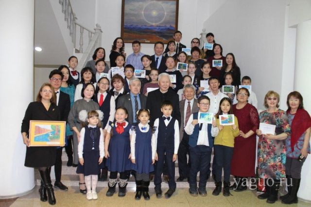 Идет выставка рисунков «Моя Якутия» обучающихся общеобразовательных учреждений Якутска